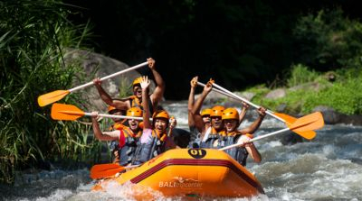 Mengalami Adrenalin dan Waktu Arung Jeram yang Menantang di Sungai Ayung